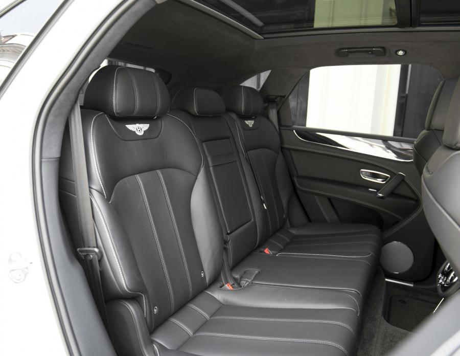 Интерьер Bentley Bentayga GTX 4x4 by ONYX Concept 2018 года  (фото 28 из 31)